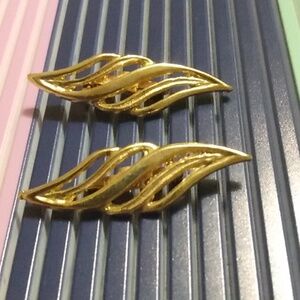 Vtg gold lapel pins set